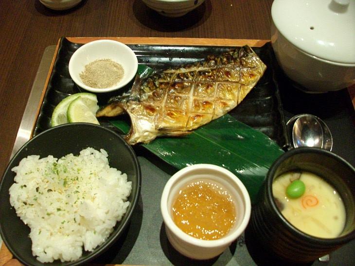 主餐再上場，日式鹽烤鯖魚