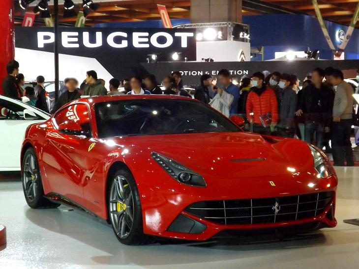 車展上的 Ferrari F12 Berlinetta 展示車